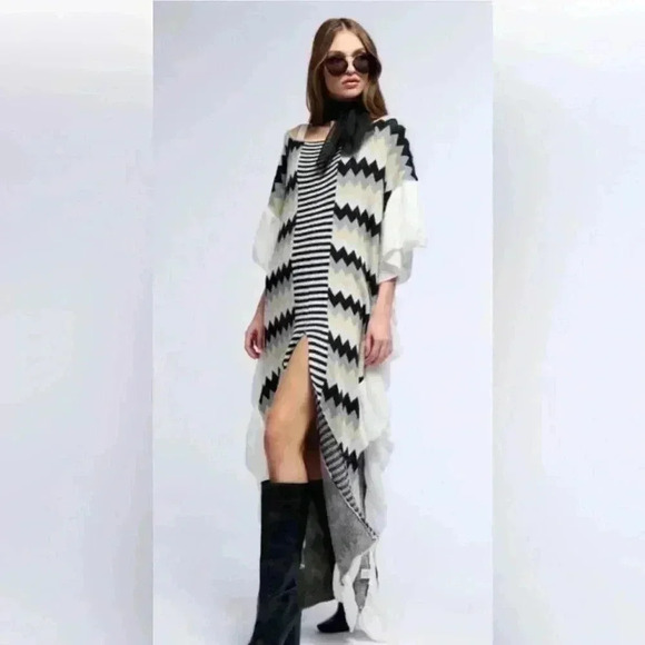 AKIRA Dresses & Skirts - AKIRA Black and White Maxi Dress